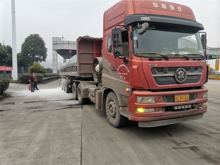 雅眉樂(lè)公司夾江南收費(fèi)站快速處置貨車自然2.jpg
